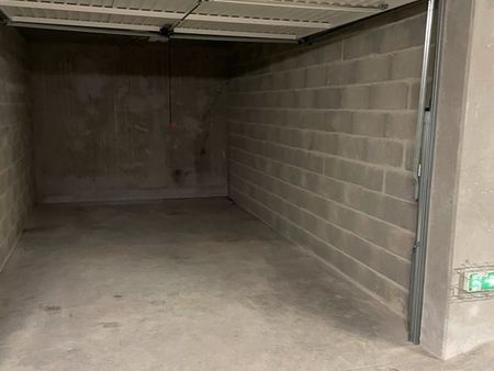 garage fermé en sous-sol dans résidence sécurisée