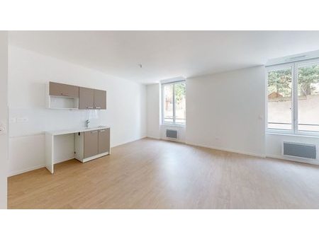 location appartement 1 pièce 47.03 m²