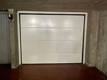 garage avec porte électrique