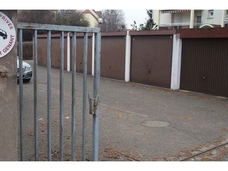 garage fermé dans cour situé fin cronenbourg