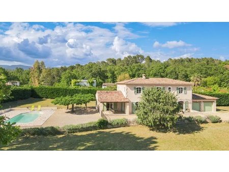 provence - var: zeer verzorgde en luxe villa (4 sk  4 bk) met mooi zwembad en vlakke tuin 