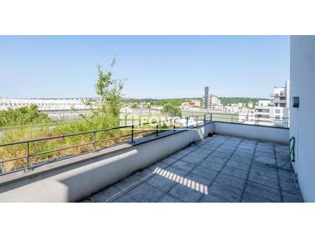 appartement de trois pièces/terrasse de 20m² avec vue sur les toits de bordeaux