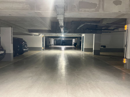 parking / box issy les moulineaux 11 m2