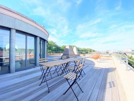 new abita - penthouse meuble 3 ch - bld souverain