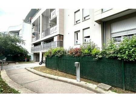 appartement stains 66.74 m² t-3 à vendre  216 000 €