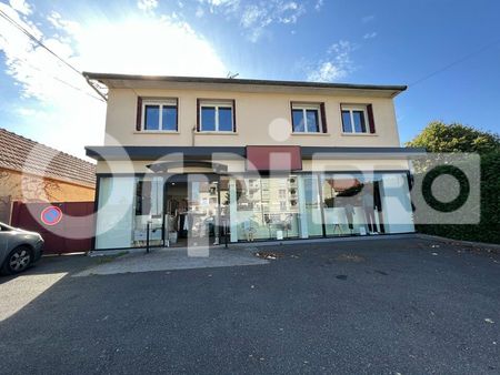 local commercial 318 m²
