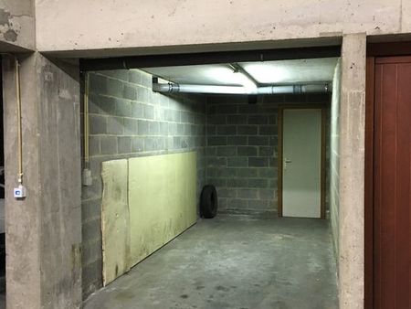 box ouvert pour voiture dans garage d’immeuble 70 00€ / mois