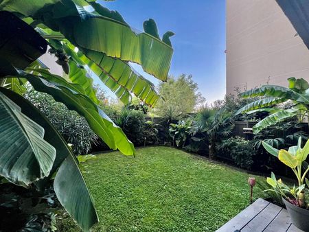 appartement coup de cœur  esprit loft unique 2p 48m2 + terrasse et jardin tropical privati
