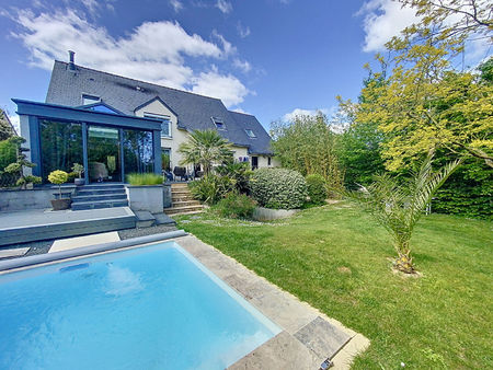 magnifique maison contemporaine  5 chambres  jardin paysagé avec piscine  située sur la co