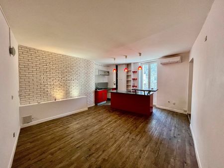 location appartement  63.81 m² t-3 à ancône  650 €