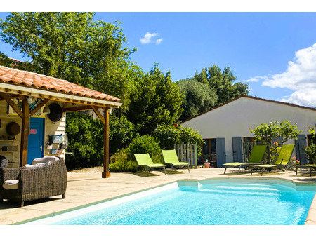 cette superbe villa de plain-pied dispose de trois belles chambres  piscine  belle cuisine