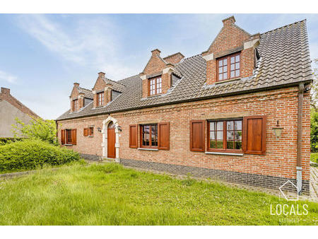 ruime bungalow met veel stockageruime en inrichtbare zolder