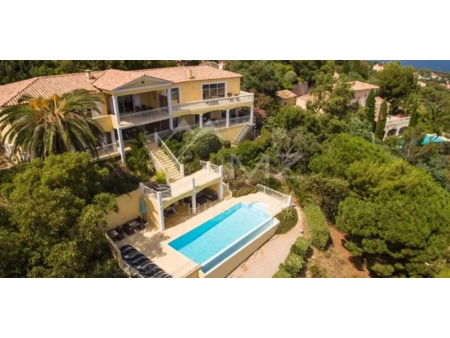 villa avec piscine et terrasse roquebrune-sur-argens (83)