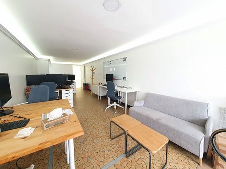 location locaux professionnels 69.5 m²