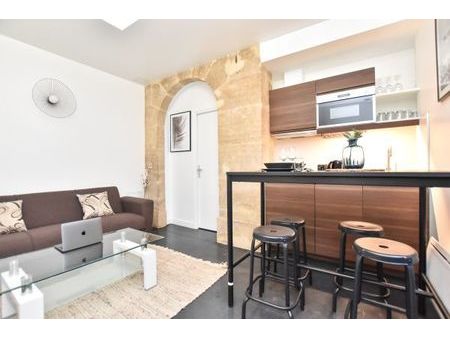 (disponible 1-24 mois) superbe appartement typique parisien refait à neuf au coeur de pari