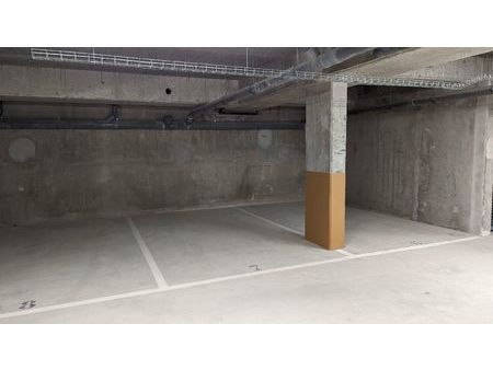 place de parking souterrain