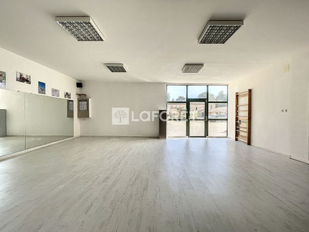 local commercial 230m²
