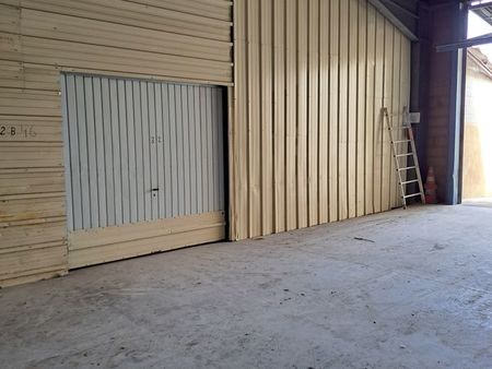garage 90 m2 a louer