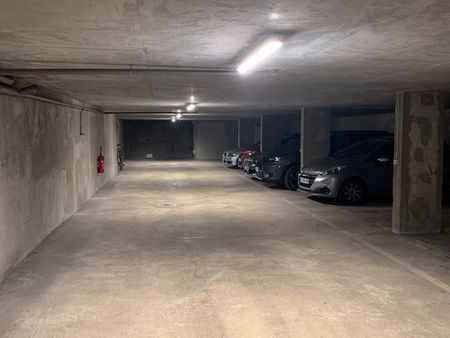 place de parking sous-terrain sécurisé