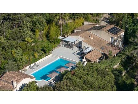 villa t7 162 m² + studio indépendant 34 m² sur parcelle de 3 248 m² avec piscine et terrai