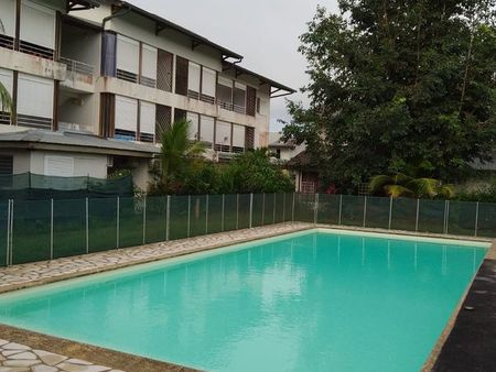 appartement t3 dans une résidence avec piscine proche université de cayenne