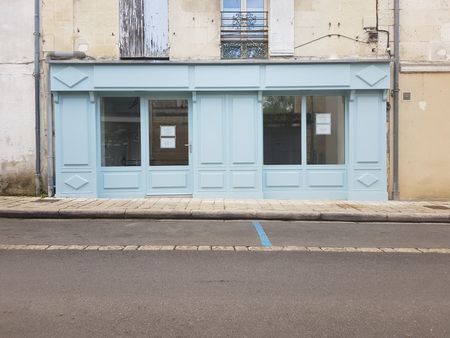 charmante boutique bientôt à louer dans la rue de barbezieux à chalais