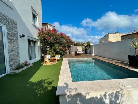 vend maison avec piscine entièrement rénovée sur 122m2 habitable sur gruissan village