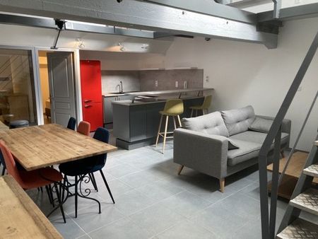 loft/atelier/surface 3 pièces 93 m²
