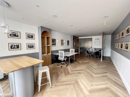 bureau 150 m²
