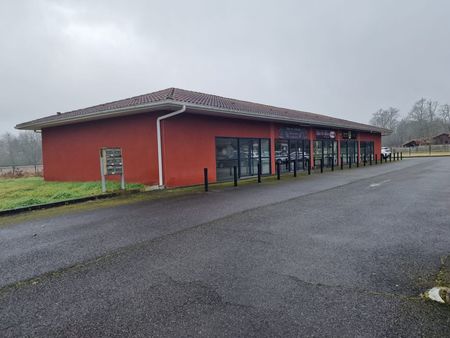 local commercial de 80m² + pkg de 22 places