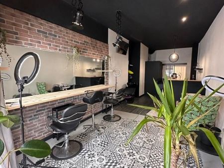 local salon de coiffure  esthétique 45 m²