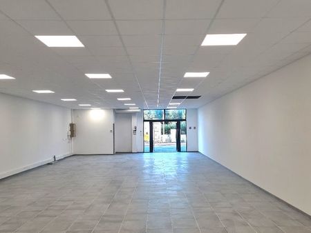 local commercial 180m2