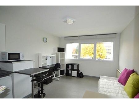 location appartement  m² t-1 à pau  375 €
