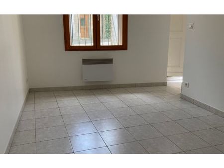 location appartement  m² t-2 à villeneuve-lès-maguelone  555 €