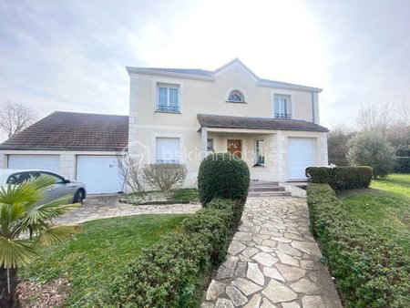 maison de 175 m² à le coudray-montceaux