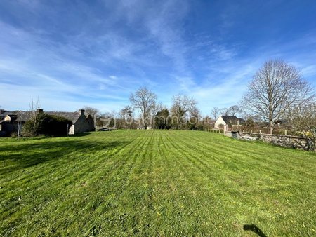 terrain de 1 500 m² à dinan