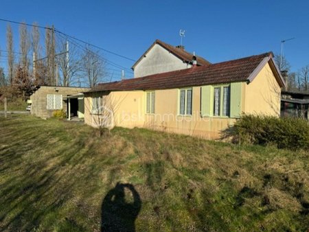 maison de 52 m² à montfort-le-gesnois