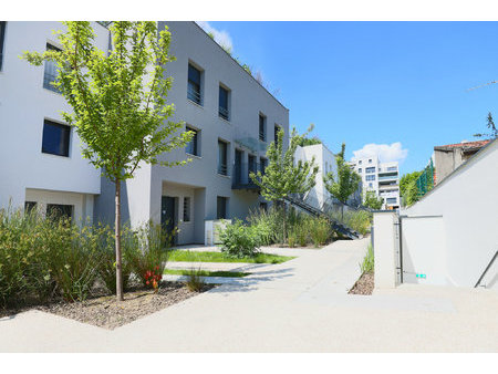 métro hôpital - duplex 4 pièces avec terrasse au calme