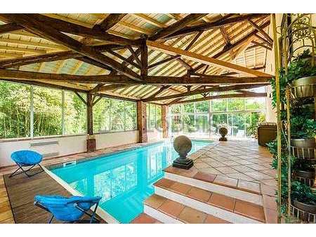 maison individuelle 3 chambres meublée avec animaux acceptés  piscine et terrasse