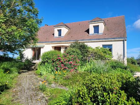 villa lumineuse  bien agencée  beau terrain et vue dégagée