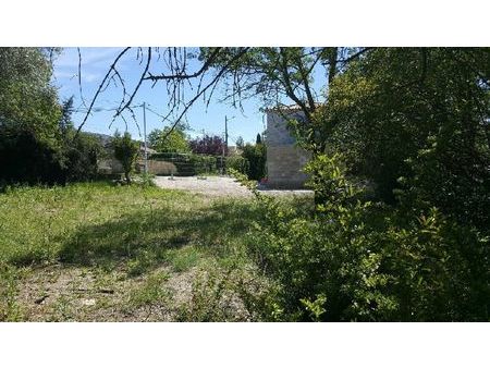 terrain constructible à vendre. lamanon 13113