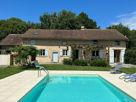 sous offre superbe maison rénovée avec piscine  lac et vue magnifique