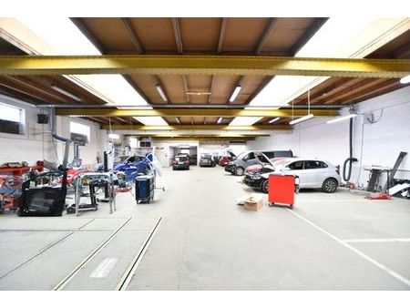 garage / carrosserie +/-1300m² + 25 emplacements parking
