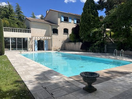 villa t7 de 375m² avec piscine sur terrain de 3000m²