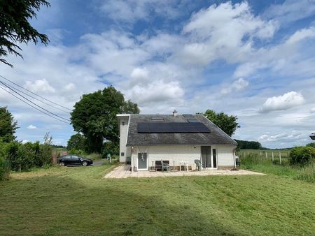 agréable villa avec 12ares de jardin et grand parking