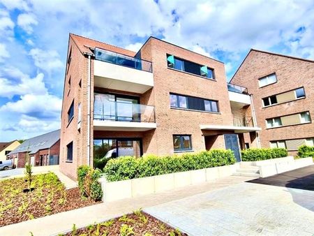 appartement duplex avec 3 slk  terrasse  bien situé.