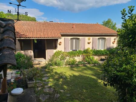 maison avec piscine au calme  accès plain pied