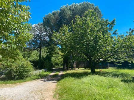 maison cendras au cœur de la forêt