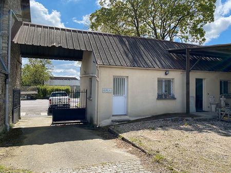 local commercial 419 m² issou