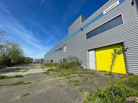 location d'entrepôt de 5 000 m² à taverny - 95150